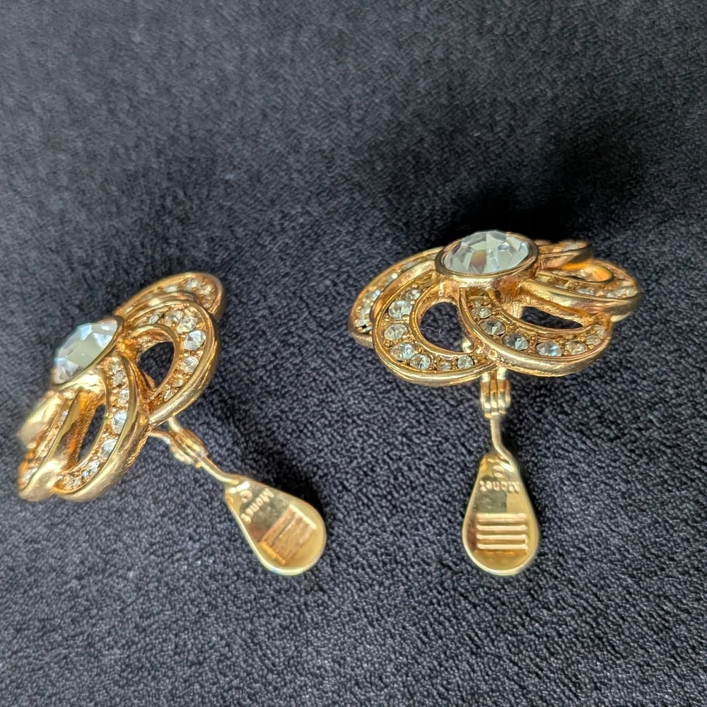 Monet Vintage Gold Tone Ribbon Flower Clip On Earrings - Picture 5 of 8